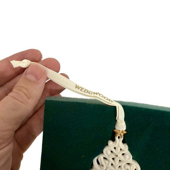 Wedgewood England In Box 2003 White Gold Christmas Tree Ornament Decor - Picture 4 of 7